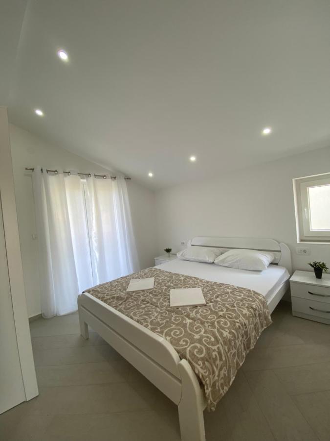 Mavalux Apartments Tivat Eksteriør billede